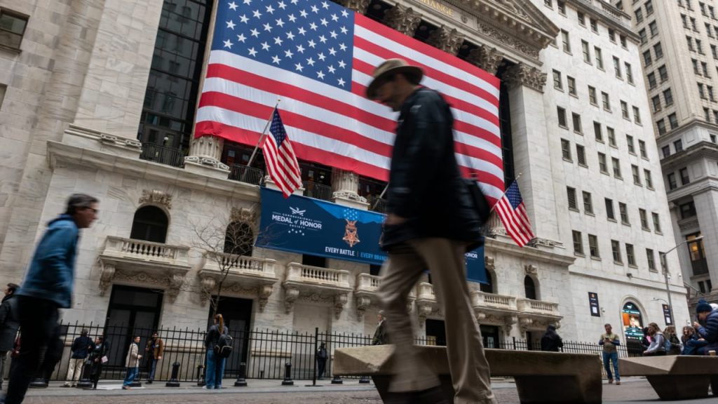US Stocks Tumble Amid Growing Concerns Over Tariff Impact on Global Economy