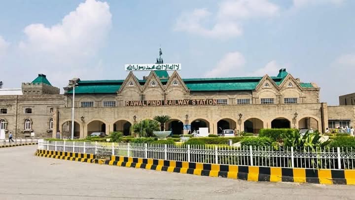Headline: Pakistan Railways Sets Up Help Desk at Rawalpindi Station Following Jaffar Express Attack