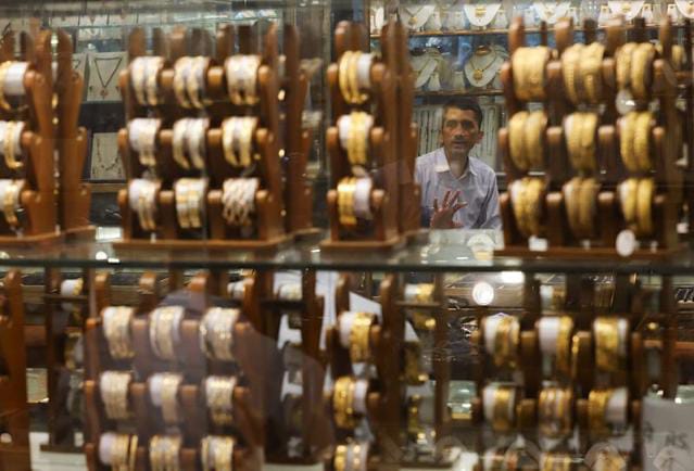 Gold Prices Rise Amid Tariff Uncertainty and U.S. Inflation Data