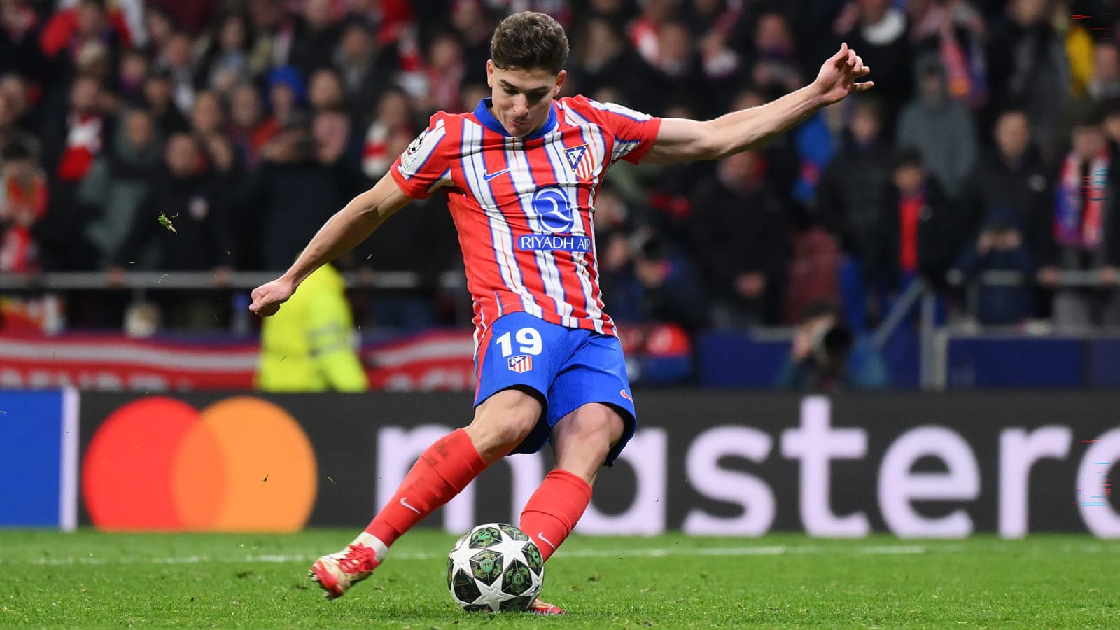 ⚽ UEFA Stands by Decision to Disallow Álvarez’s Penalty, Considers Rule Review