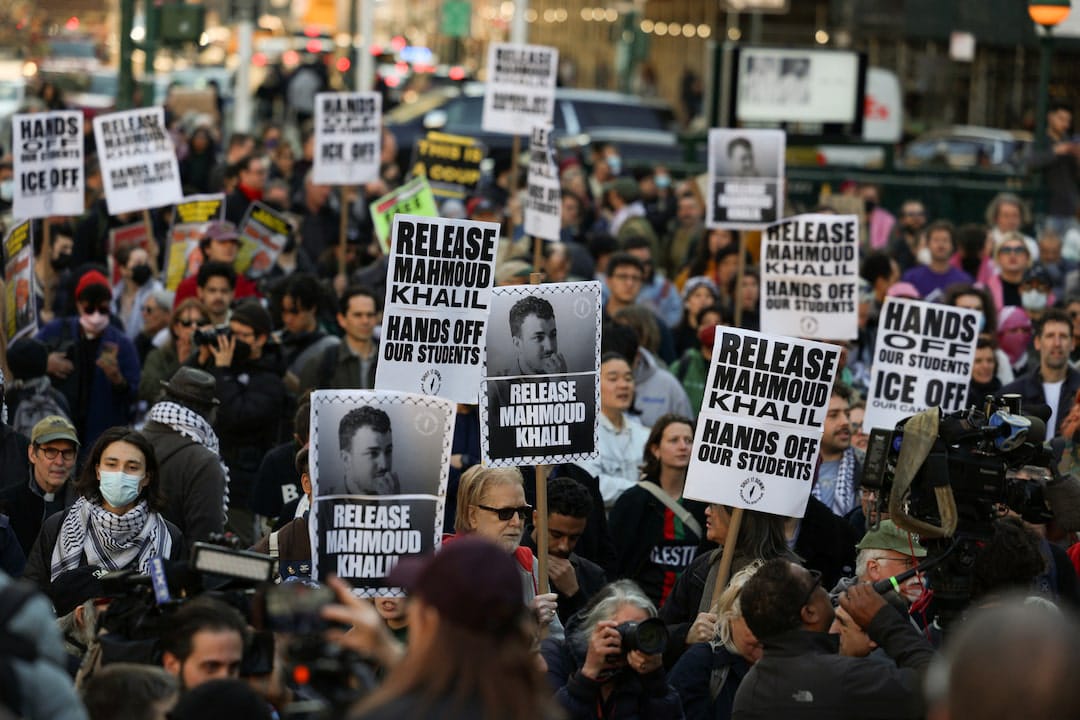 🎓 Protests Erupt at Columbia University Over Detention of Student Activist Mahmoud Khalil ✊