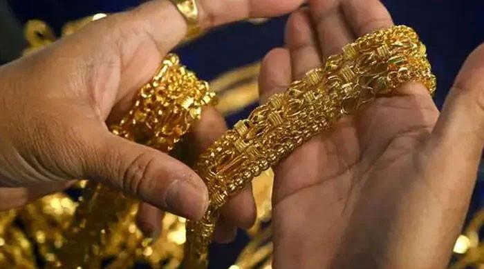 Gold Prices Hover Near $3,000 as Tariff War Fuels Economic Uncertainty