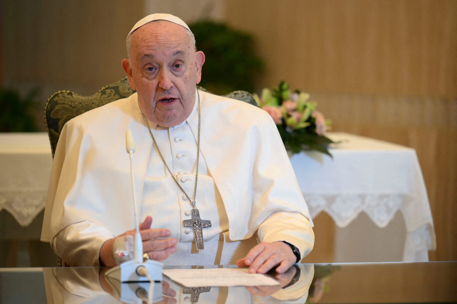 Thousands in Argentina Pray for Hospitalized Pope Francis