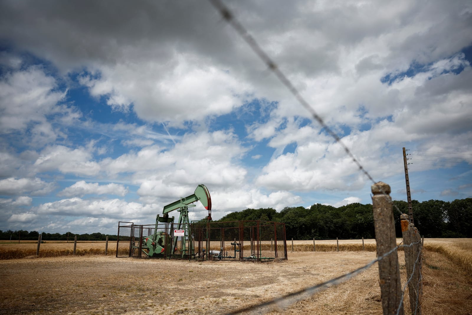 U.S. Natural Gas Futures Drop 2% to Two-Week Low on Record Output, Mild Weather