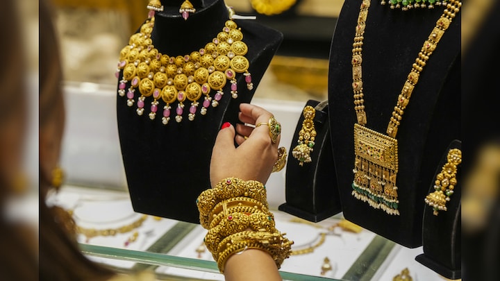 Gold Hits Record High Amid Middle East Tensions, U.S. Tariff Uncertainty
