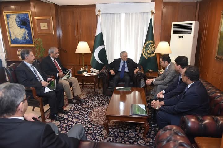 Hutchison Ports Delegation Meets Deputy PM Ishaq Dar to Discuss Investment Plans