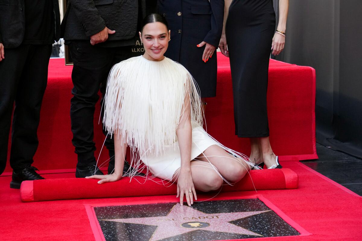 Gal Gadot Defends Support for Israel, Calls for Standing Against Hatred
