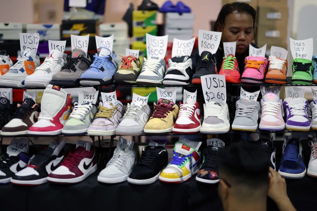 Nike Anticipates Steeper Fourth-Quarter Revenue Decline Amid Inventory Clearance and Retailer Relationship Rebuilding