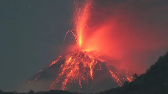 Indonesia’s Lewotobi Volcano Erupts, Disrupts Bali Flights