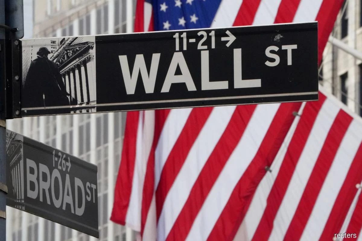 Wall Street Closes Slightly Lower Amid Economic Concerns and Trade Tariffs