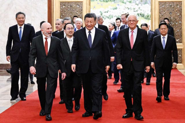 China Reassures Global CEOs on Business Potential Amid Economic Concerns