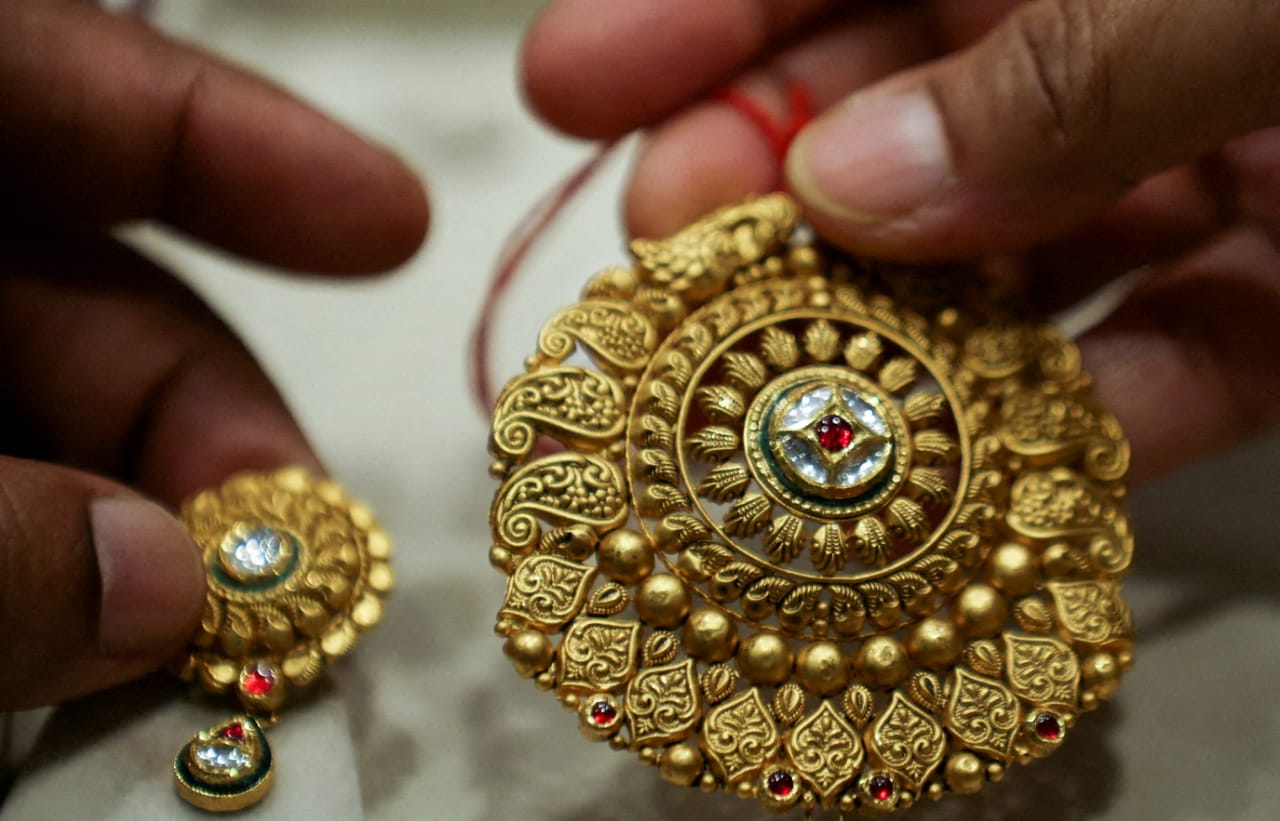 Gold Prices Surge, Jewellers Struggle as Customers Sell Old Jewellery