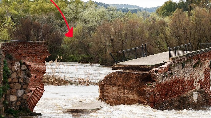 Part of Historic Roman Bridge in Talavera de la Reina Collapses Due to Flooding