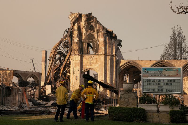 Los Angeles Residents Sue City Over Palisades Wildfire