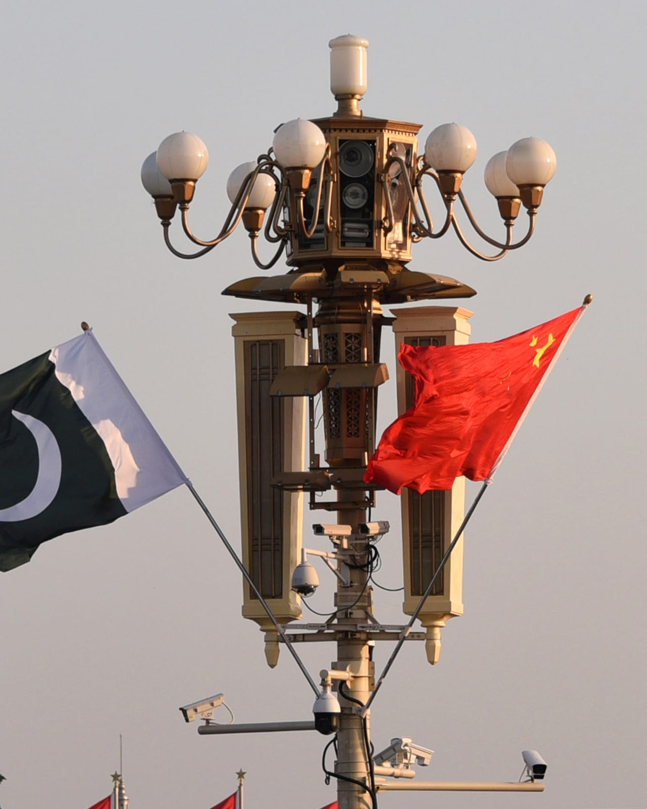Pakistan, China in Talks to Strengthen Security for Chinese Nationals