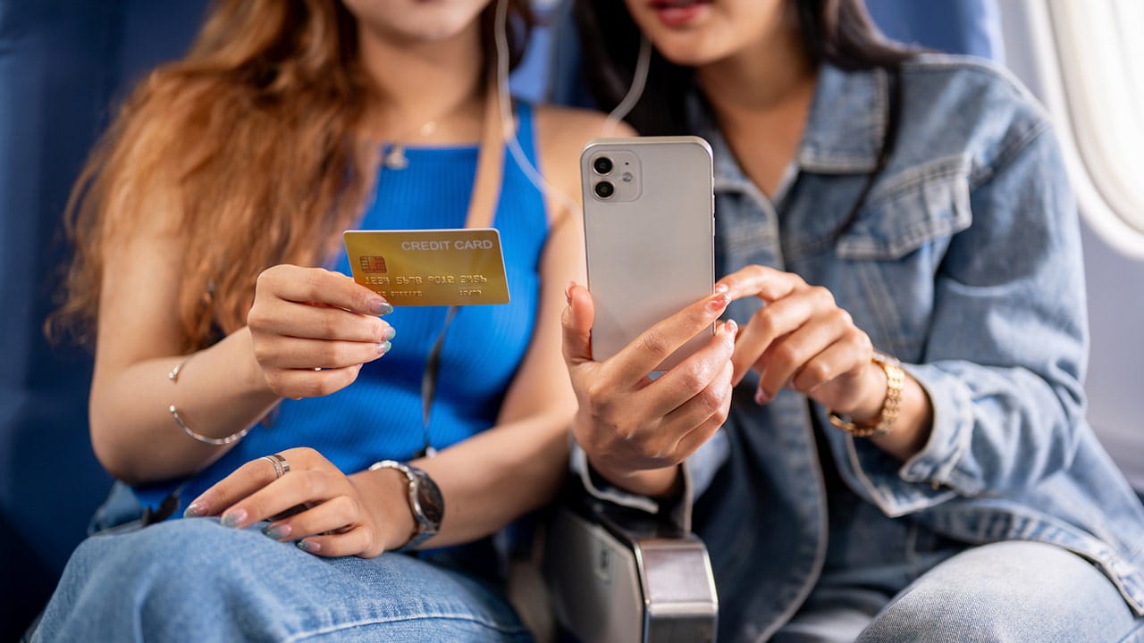 Flight Passenger Pays $150 via Venmo to Swap Seats, Sparking Debate