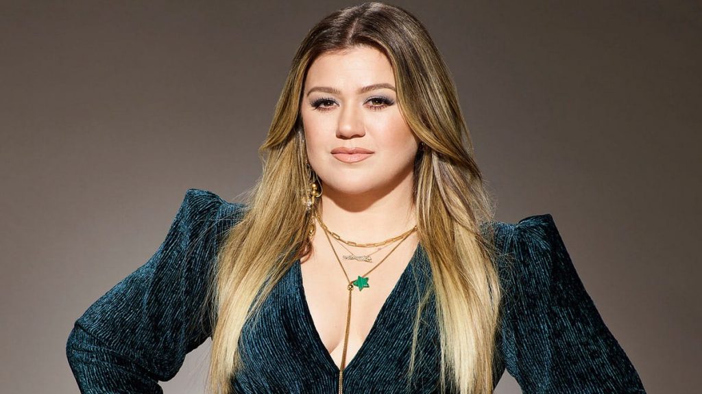 Kelly Clarkson Opens Up About Frustrations as a Single, Working Mom