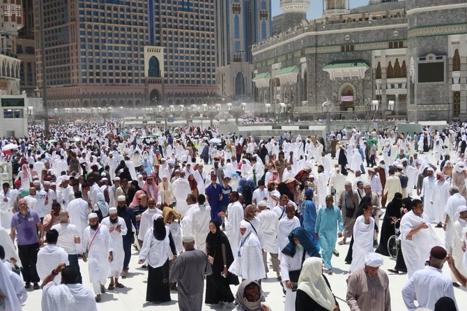 Thousands Gather in Mecca for Last Friday Prayers of Ramadan