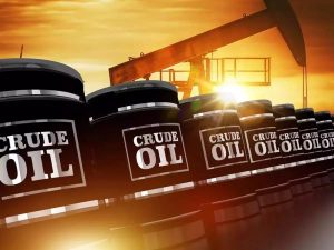 Oil Prices Dip on Tariff Worries but Set for Third Weekly Gain