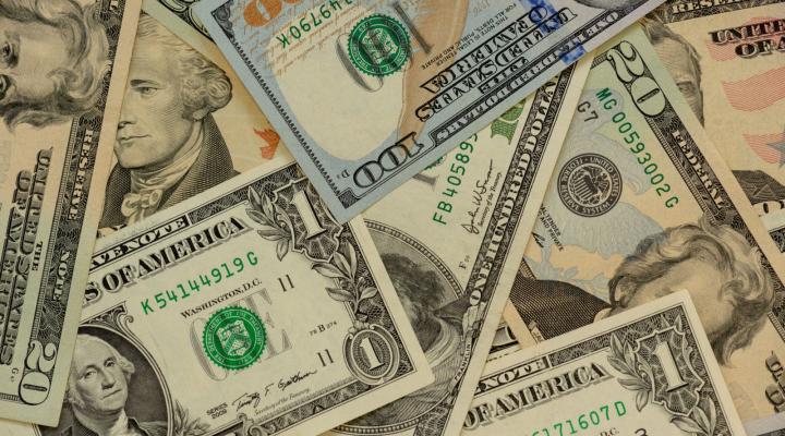 Dollar Set for Steady Week, Quarterly Loss Amid Tariff Concerns