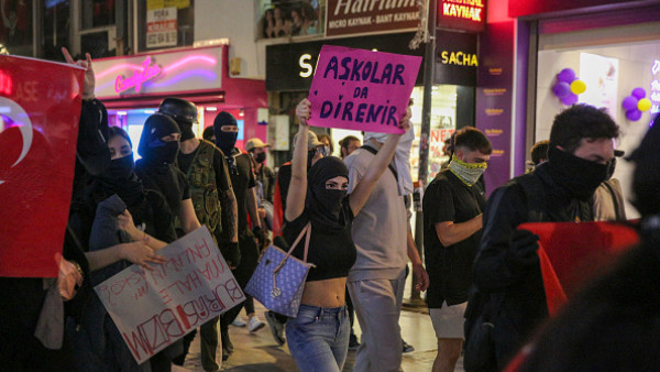 News Headline: Swedish Journalist Jailed in Turkey on Terrorism Charges
