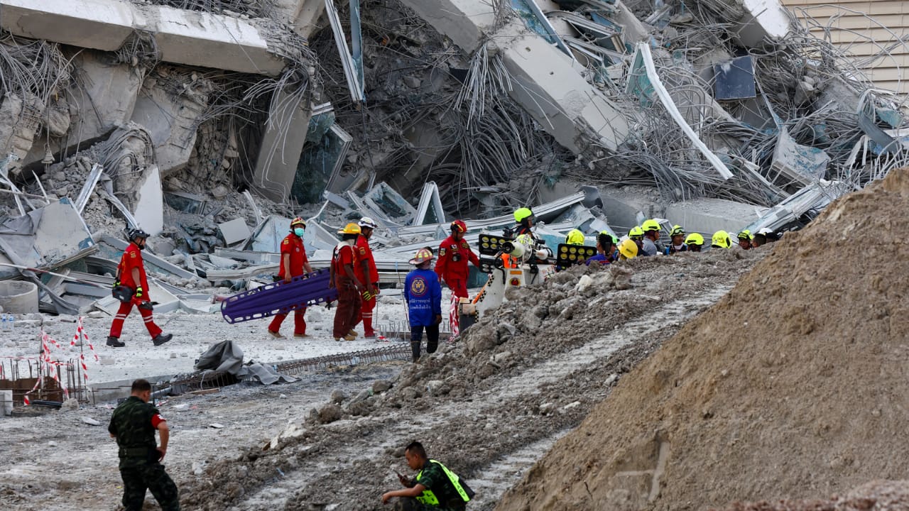 News Headline: Strong Earthquake Paralyzes Bangkok, Triggers Mass Evacuations