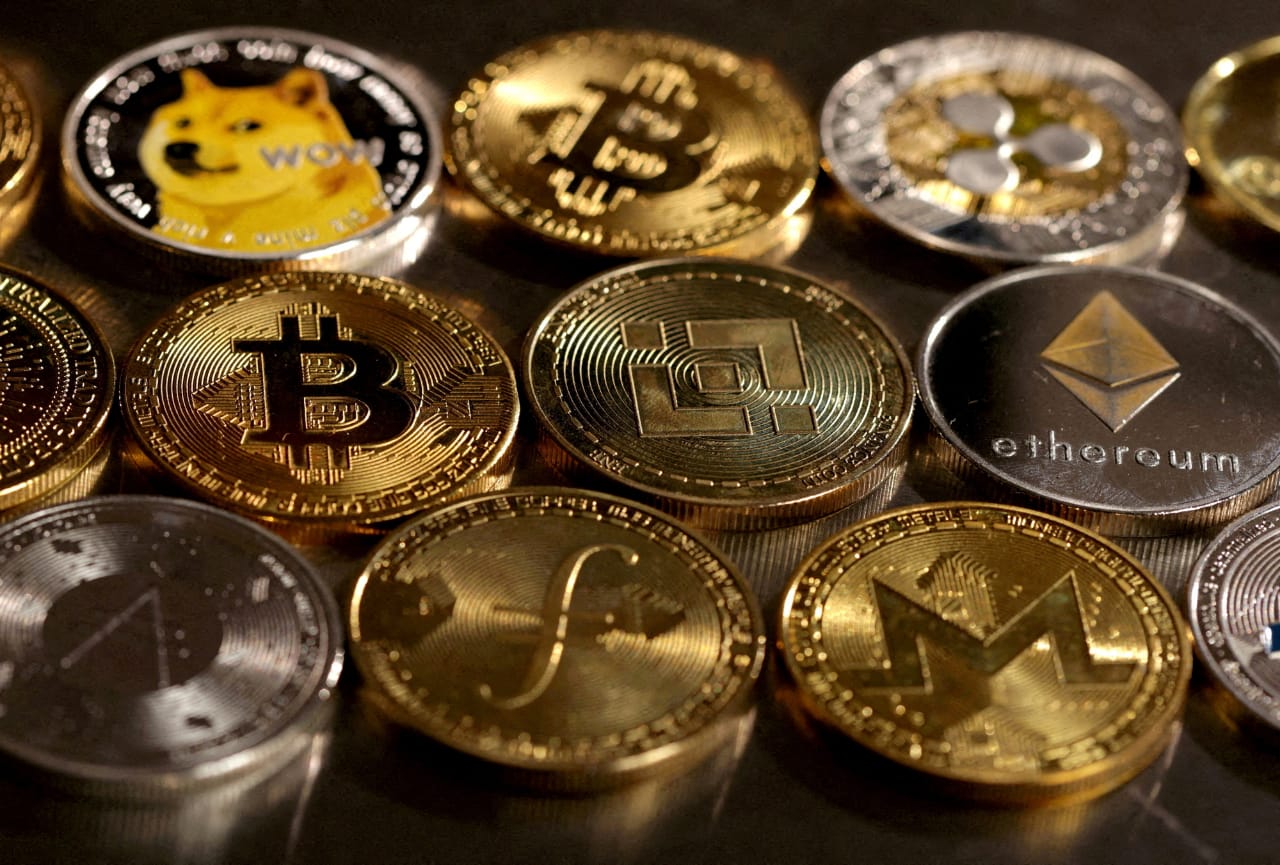 News Headline: U.S. Bank Regulator Eases Rules on Crypto Activities