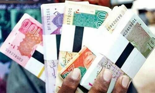 Headline: Crowd Gathers Outside State Bank in Lahore for New Eid Currency Notes