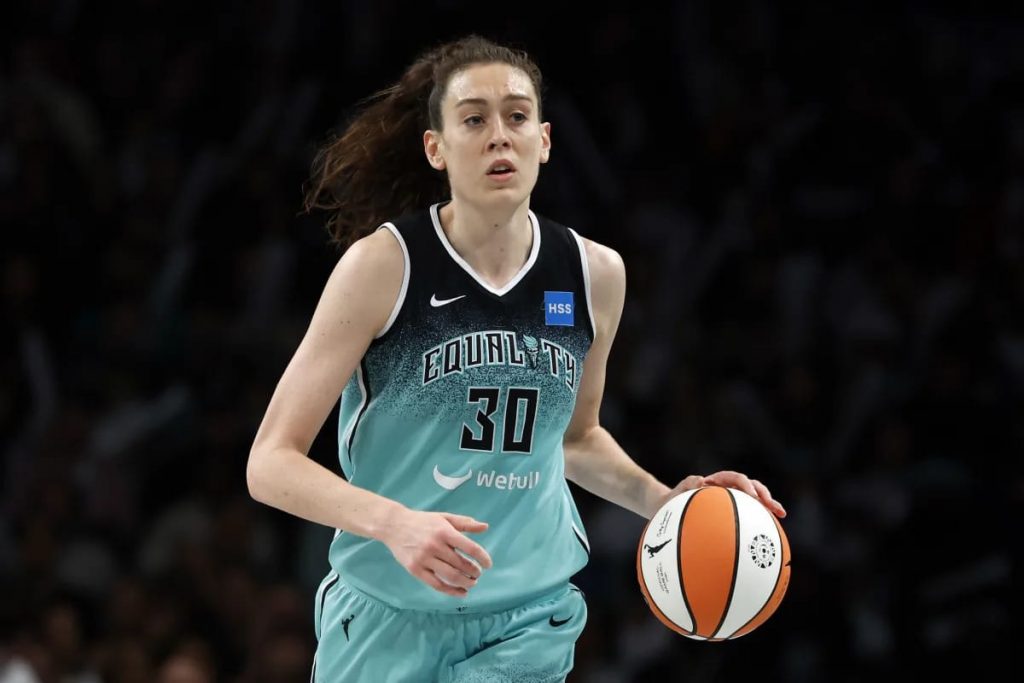 Breanna Stewart Re-Signs with New York Liberty