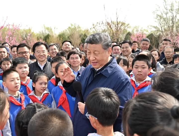 President Xi Jinping Takes Part in Tree-Planting Campaign