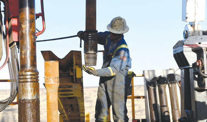 Oil Prices Drop Over 1% Amid Fears of Global Trade War Impact on Demand