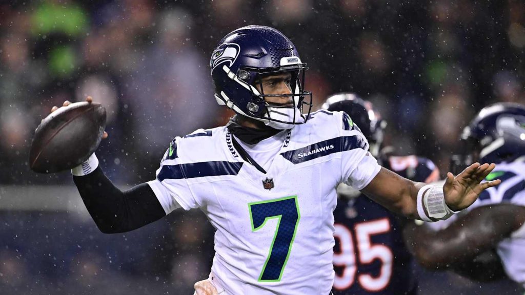 Raiders Lock In Geno Smith with $75 Million Extension Through 2027