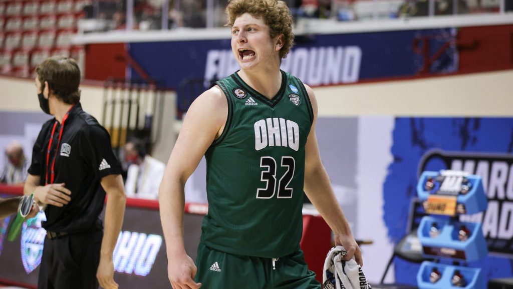 Headline: Panthers Sign Ex-Basketball Player Colin Granger to Convert to Tight End