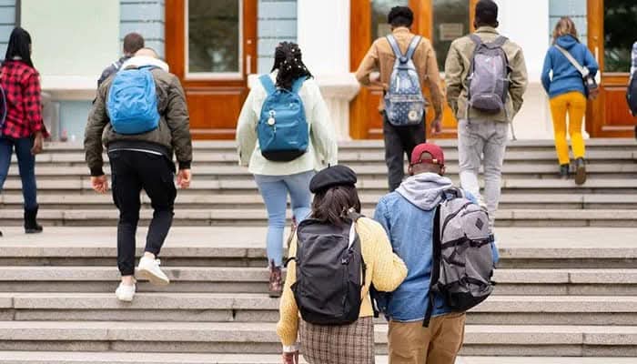 Headline: U.S. Universities Cancel Visas of Over 400 International Students, Including Pakistanis