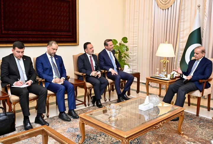 Headline: PM Shehbaz Sharif Meets Turkish Energy Minister Alparslan Bayraktar in Islamabad