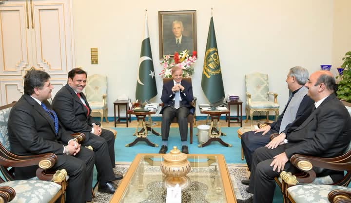 Headline: High-Level Delegation of Balochistan Lawyers Calls on PM Shehbaz Sharif in Islamabad