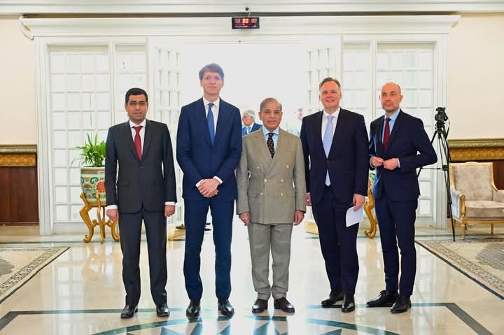 Headline: Chairman of A.P. Moller - Maersk, Robert Maersk Uggla, Calls on PM Shehbaz Sharif in Islamabad