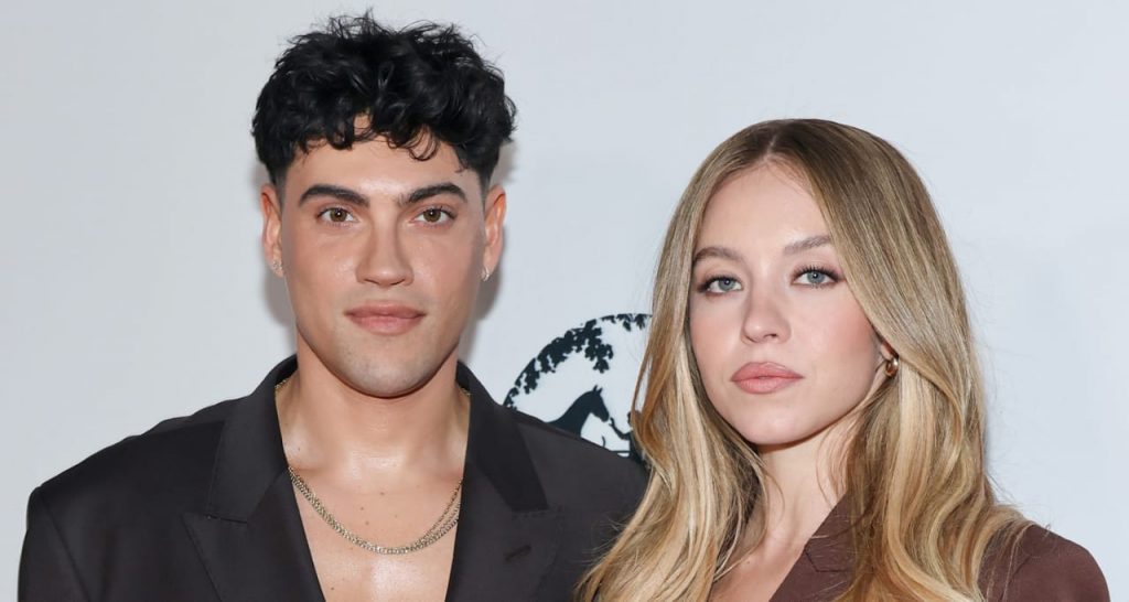 Headline: Sydney Sweeney Flaunts Bold Look at Hollywood Beauty Awards Amid Breakup Reports