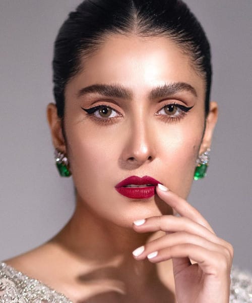 Bold Photoshoot Lands Ayeza Khan in Social Media Controversy
