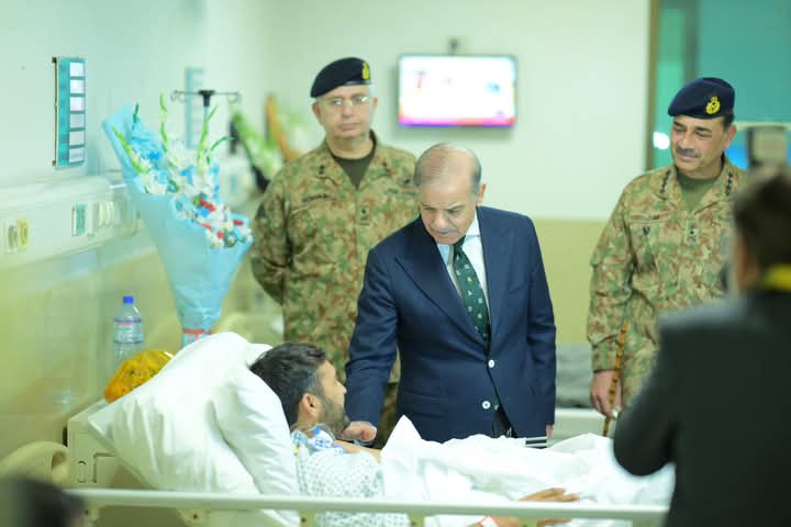 PM Shehbaz Sharif Visits Injured Soldiers at CMH Rawalpindi