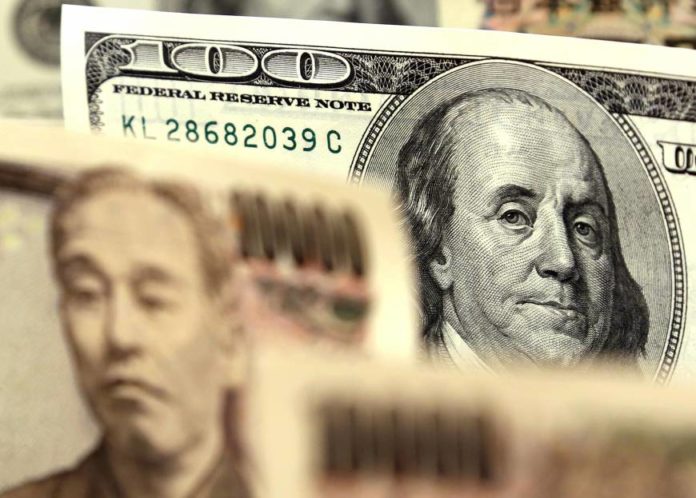 Rising Debt and Uncertainty Weigh on U.S. Dollar