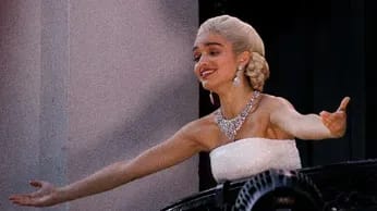 Rachel Zegler’s Balcony Performance in Evita Wows London Audiences