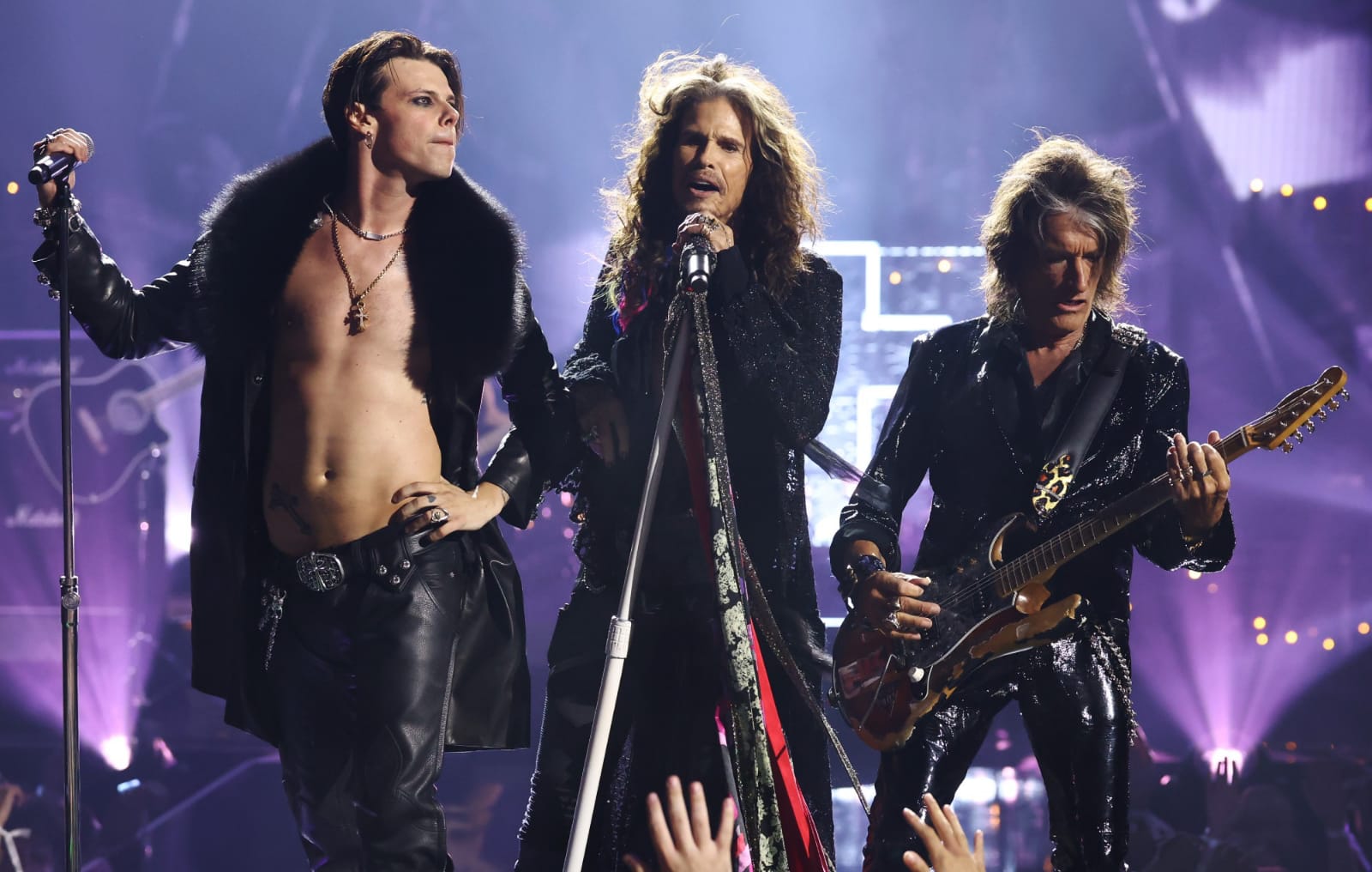 “Steven Tyler, Joe Perry, Yungblud, and Nuno Bettencourt Honor Ozzy Osbourne at MTV VMAs”