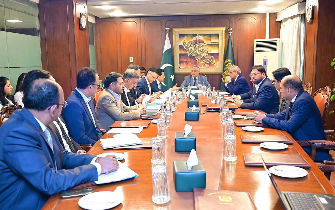 Pakistan Reviews Regional Cooperation Opportunities