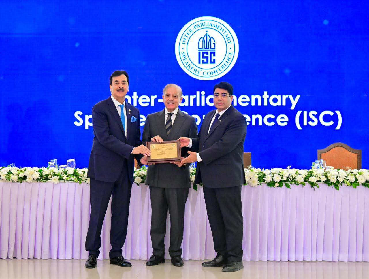 PM Shehbaz Sharif and Yousaf Raza Gillani Present Shield to ISC Secretary General