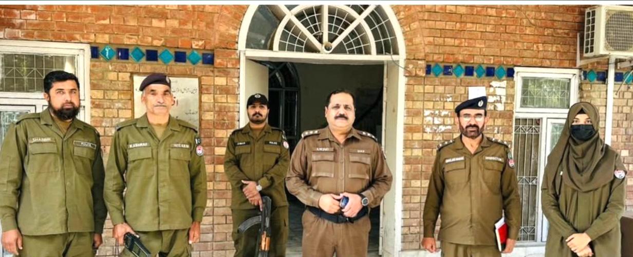 DSP Reviews Security Arrangements at Mandi Bahauddin District Courts