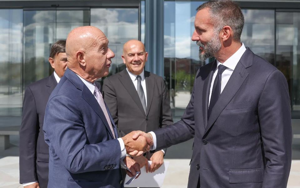 His Highness the Aga Khan and Houston Mayor John Whitmire open the Ismaili Center, Houston, as a new cultural and architectural landmark for the USA