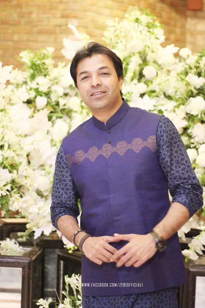 writer of Growing Grip of Social Media