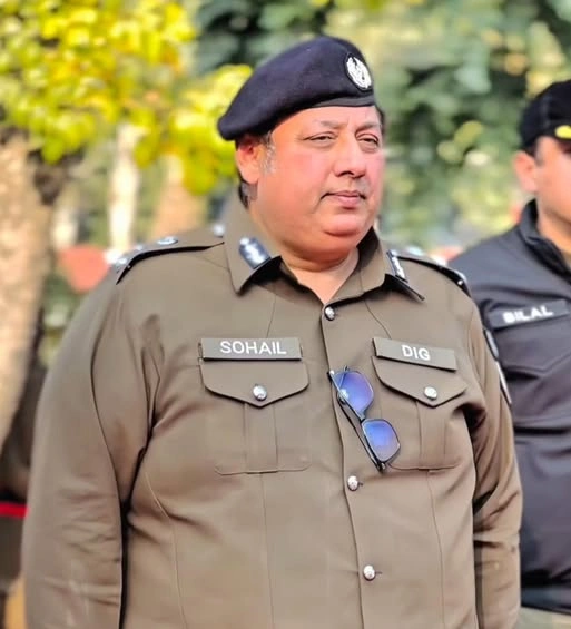 RPO Faisalabad Sohail Akhtar Sukhera inaugurating SIPS Bhawana police station in Chiniot