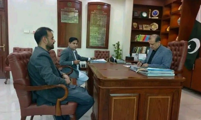 Mamukanjan development meeting between Ch Jahanzaib Safdar and Commissioner Faisalabad